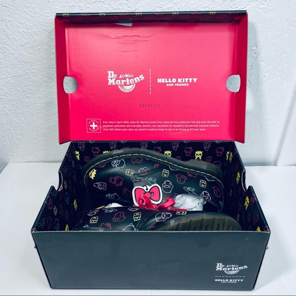 Dr Martens | Hello Kitty collab - Picture 16 of 16